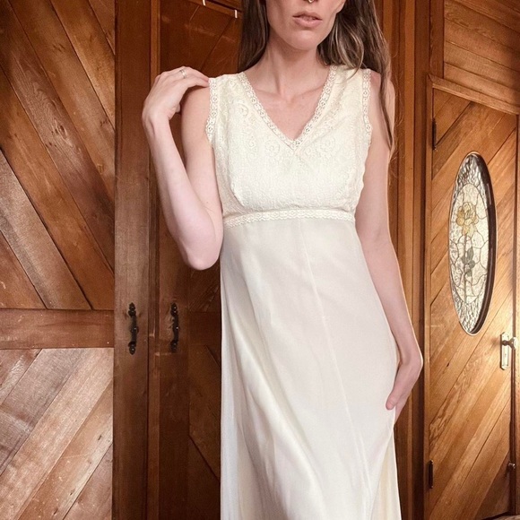 1960s Vintage Wedding Gown - Picture 1 of 8